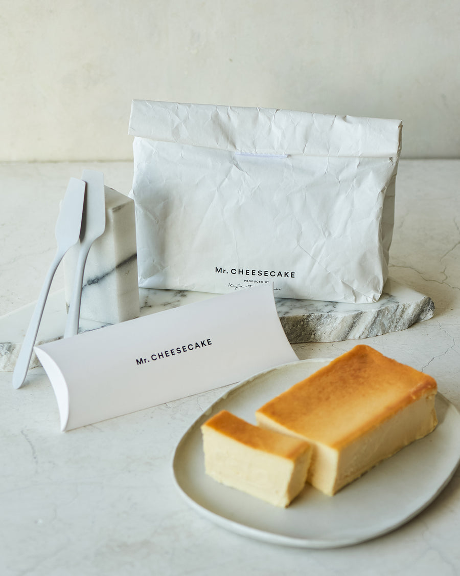 Mr. CHEESECAKE & Spoon